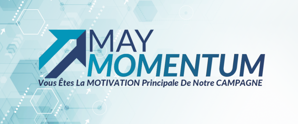 Au centre de l'image, le logo de May Momentum est bien visible. Sous le logo, la phrase « Vous êtes la motivation de notre dynamique " est positionnée. Le fond de l'image est de couleur bleu clair.